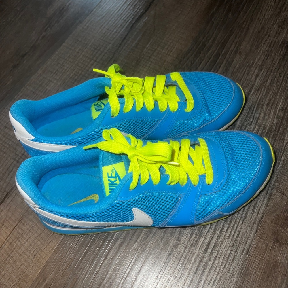 Nike Womens Size 8.5 Walking Running Everyday Shoes Sneakers Breathable
